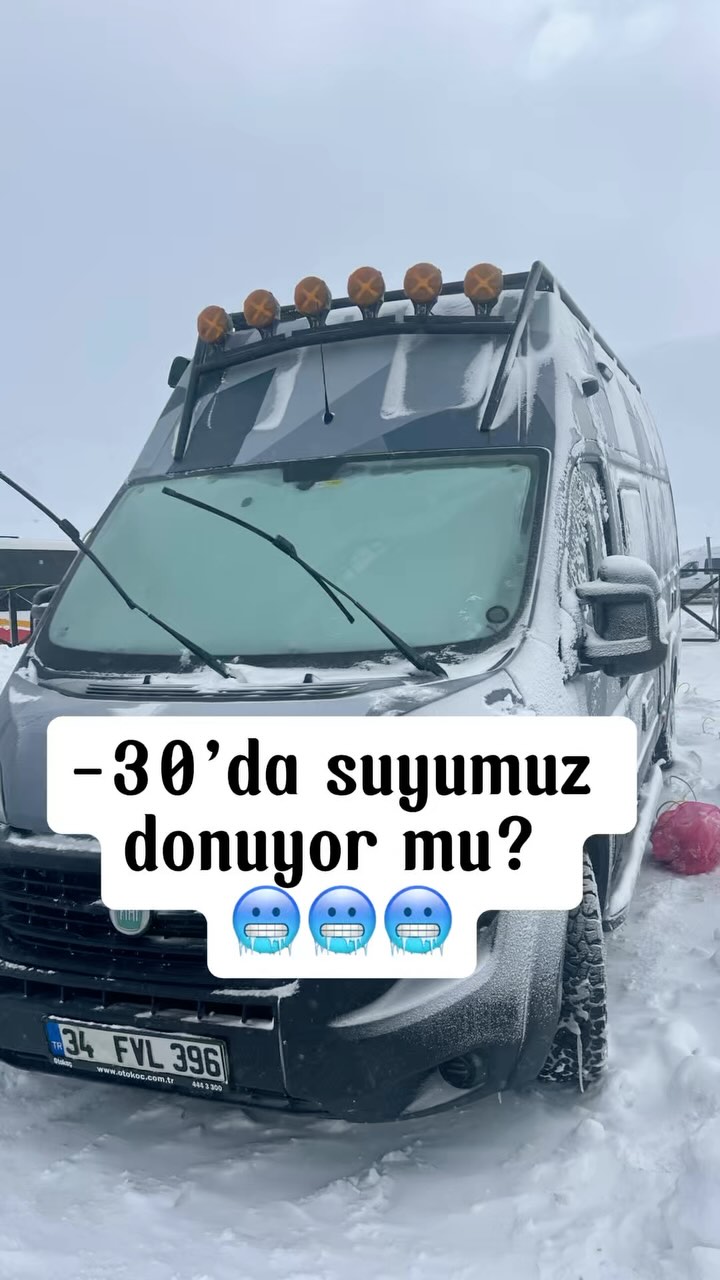 Biz dondukça siz sordunuz, merak ettiniz. Hatta bazen de endişelendiniz.Erciyes’in Sibirya’dan bir farkının kalmadığı günlerde yaşadıklarımızı özetlemeye çalıştık. Keyifle izlemeler 😀